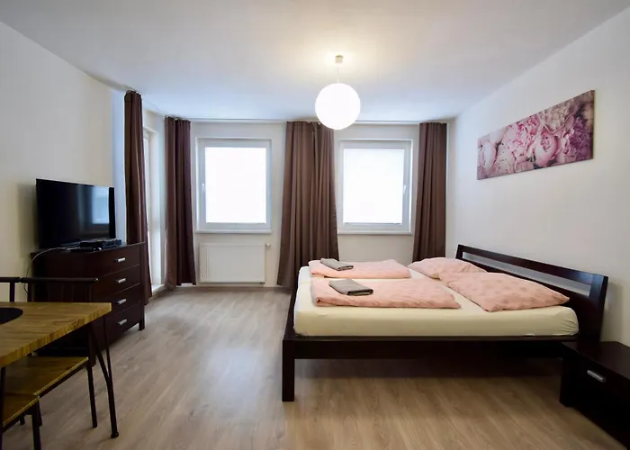 Zlatovska 22b アパート Trenčín