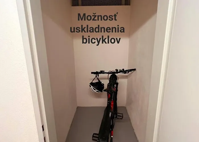 アパート Zlatovska 22b