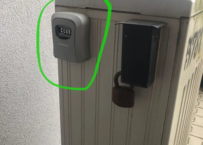 Zlatovska 22b アパート *